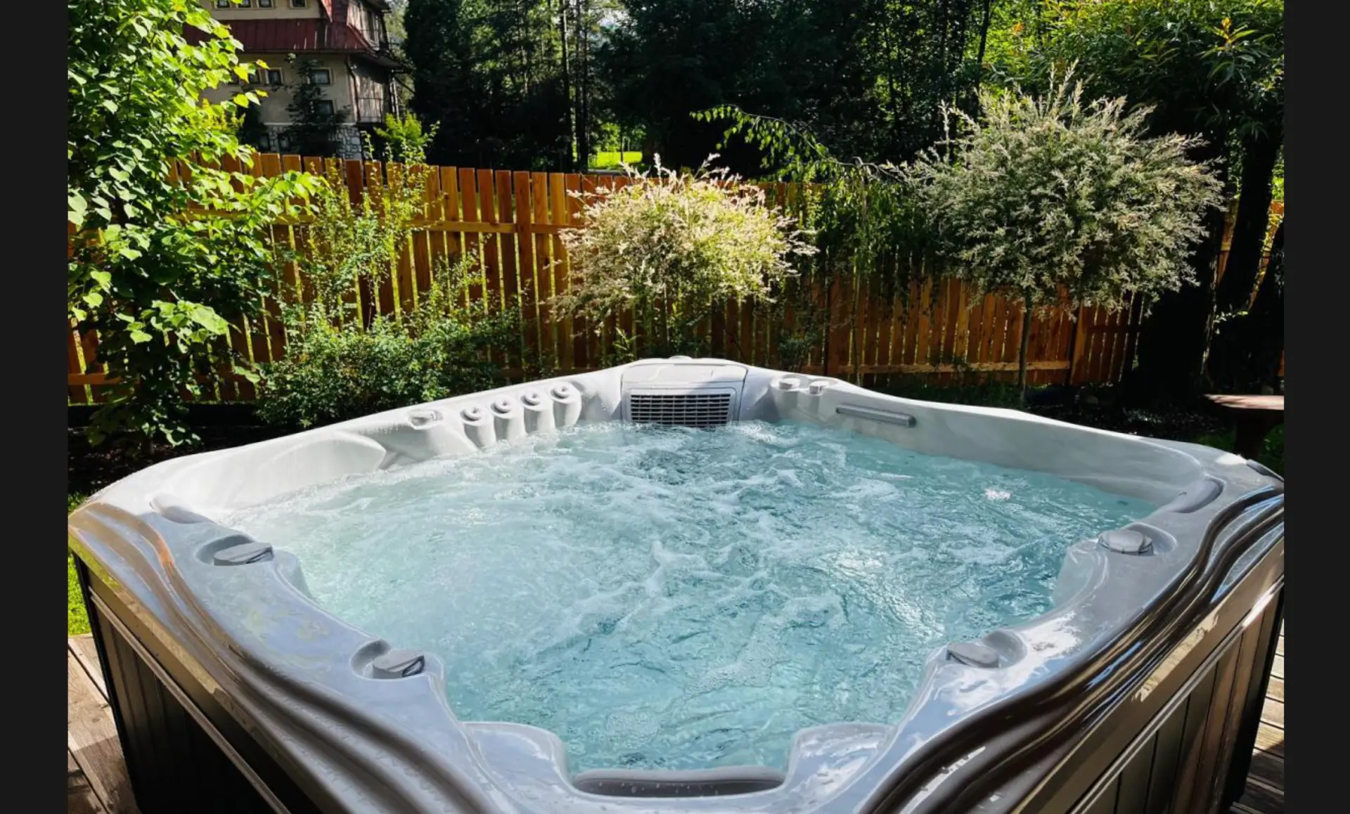Jacuzzi w ogrodzie — Ostoja Pod Tatrami, Zakopane Olcza